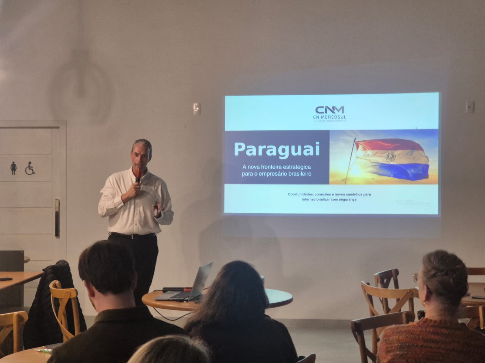 Jonathan apresentou as oportunidades e desafios para quem pretende expandir ao Paraguai